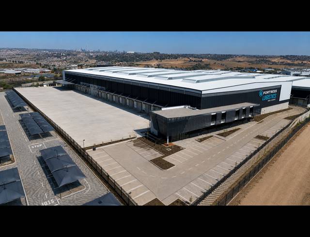 18,756M² WAREHOUSE TO LET IN LONGLAKE